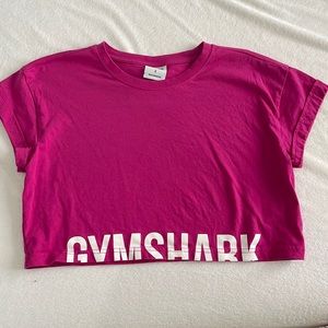 Pink cropped Gymshark shirt. Size small & comfy.